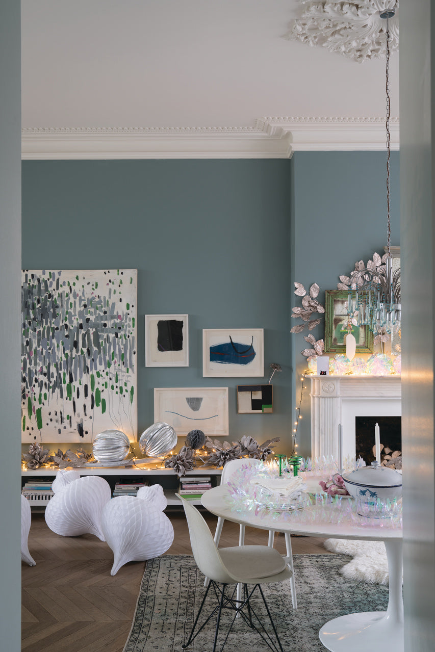 Oval Room Blue No. 85