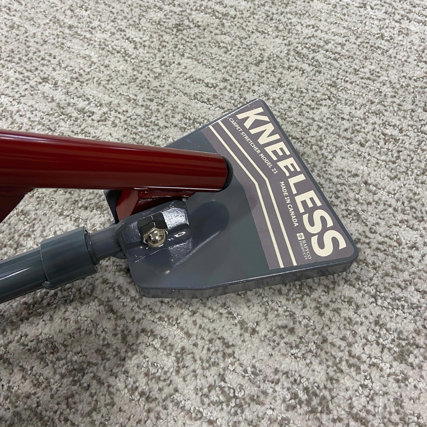 Kneeless Carpet Stretcher