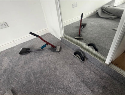 Kneeless Carpet Stretcher